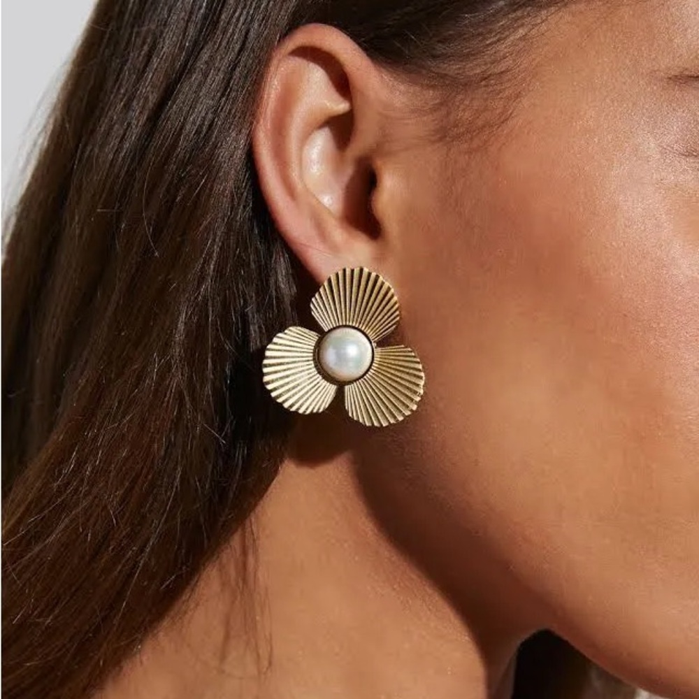 VICI Dolls Gold Flower Pearl Earrings